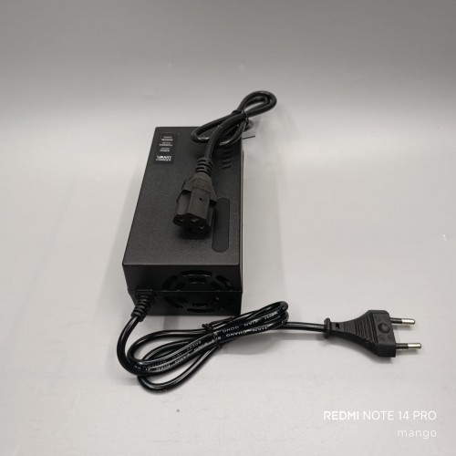 شاحن ليد اسيد 48 فولت 3 امبير - مخرج كمبيوتر